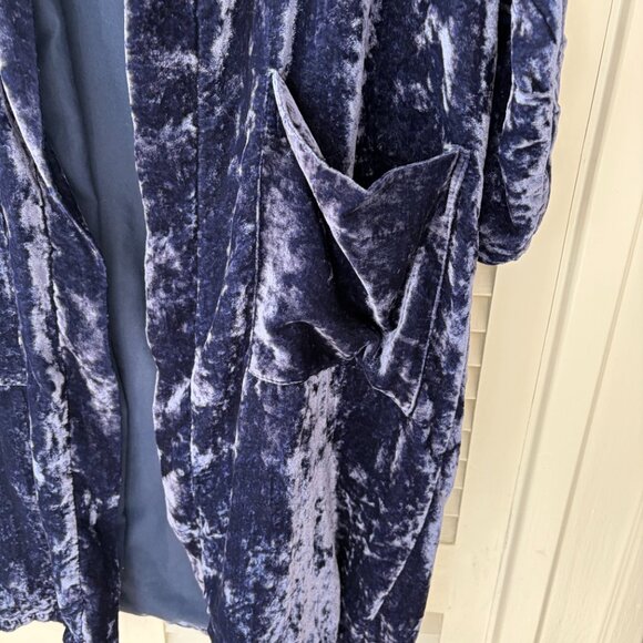 Pottery Barn Teen Harry Potter Ravenclaw bathrobe S/M purple velvet *flaw* - Picture 2 of 9